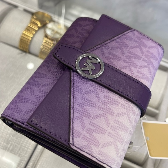 MICHAEL KORS Greenwich Md Ombré Signature Logo Tri-Fold Wallet
Dark Purple
NWT - Picture 14 of 16